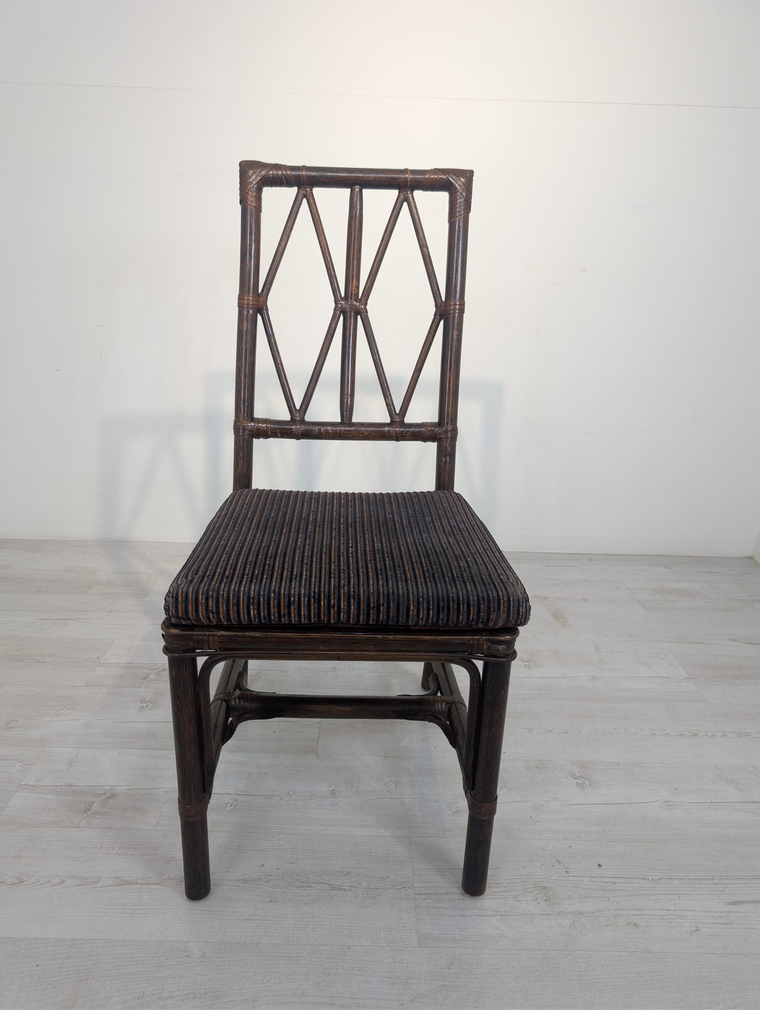 Krzesło w stylu Chippendale z lat 40/50-tych z rattanu - obrazek 4
