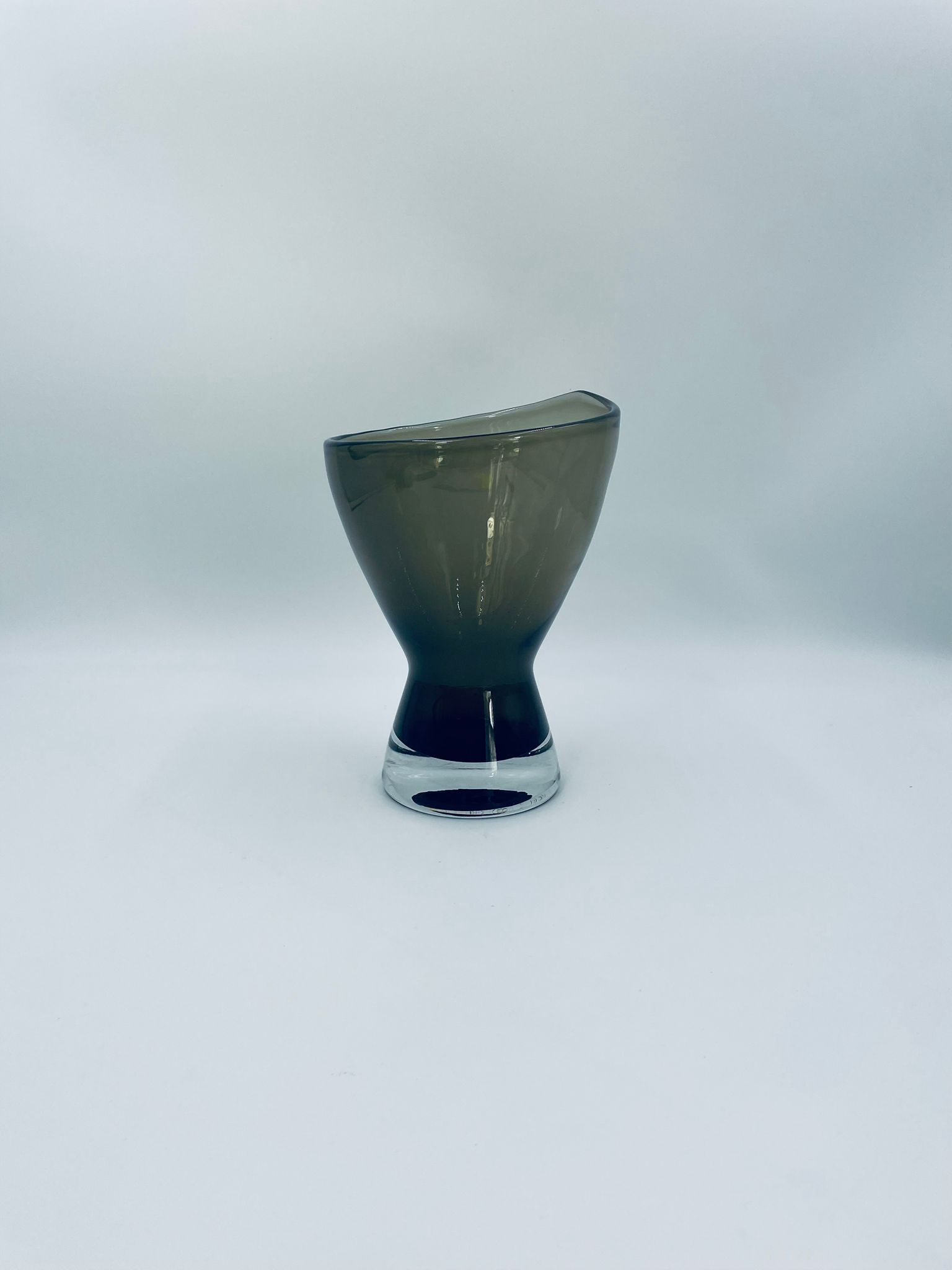 Wazon dekoracyjny szklany Mid Century Modern - obrazek 11