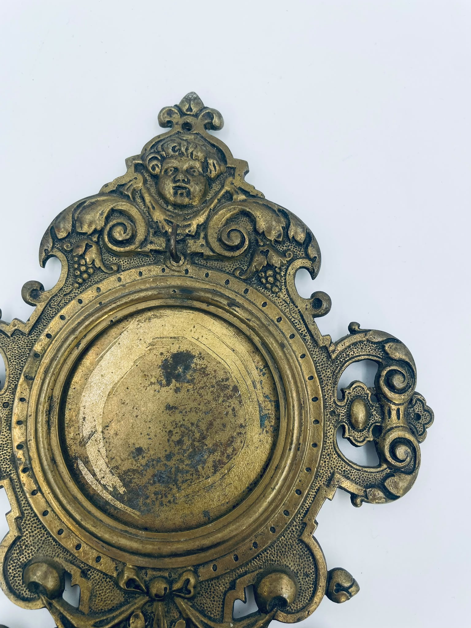 Antyczna kropielnica ścienna mosiężna E.G. Zimmermann - obrazek 8