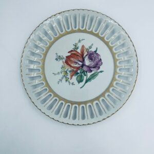 Old openwork plate Entwurf und Ausführung hand-painted