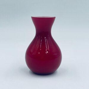 Blown red dyed vase